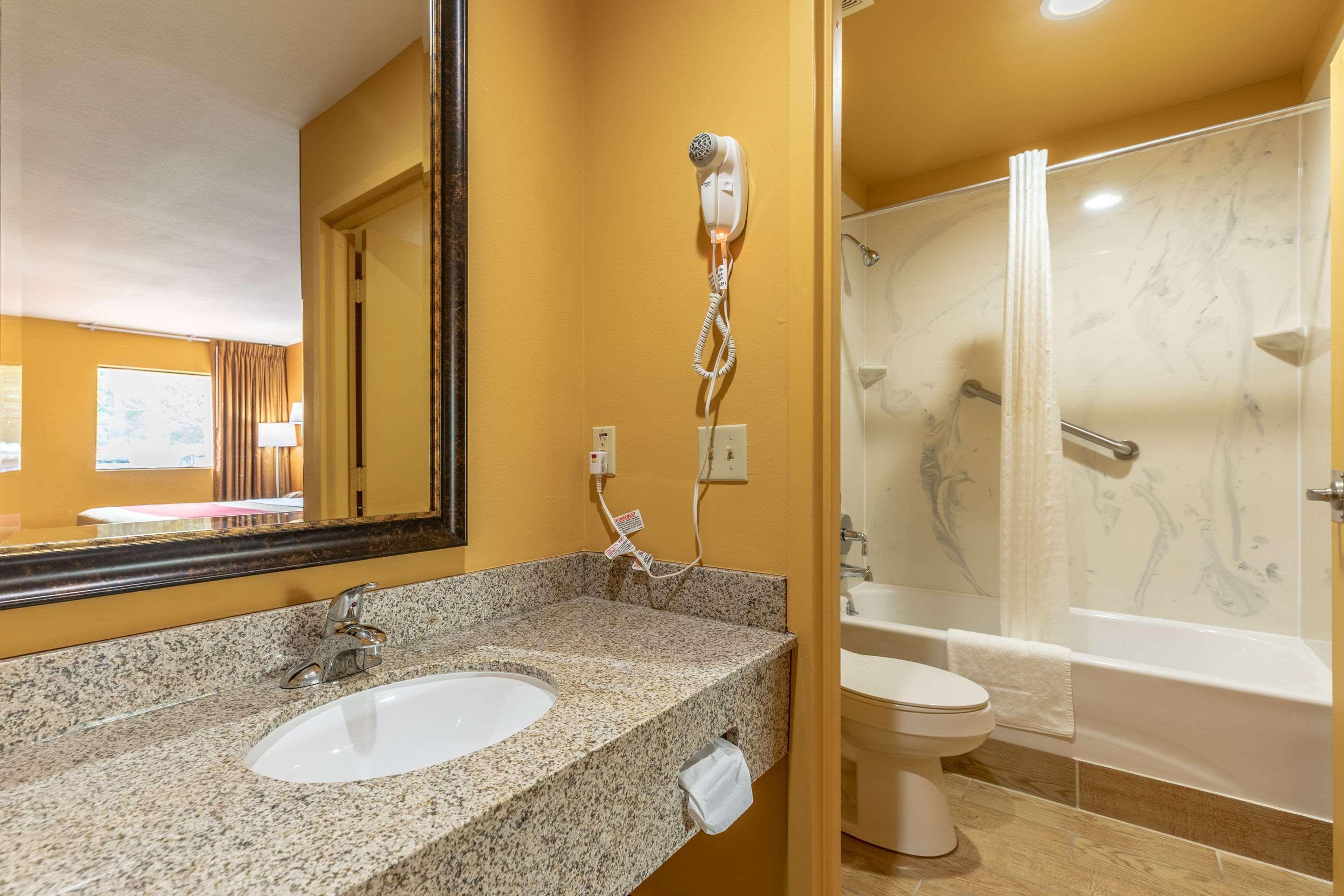 Econo Lodge Кингсленд Екстериор снимка